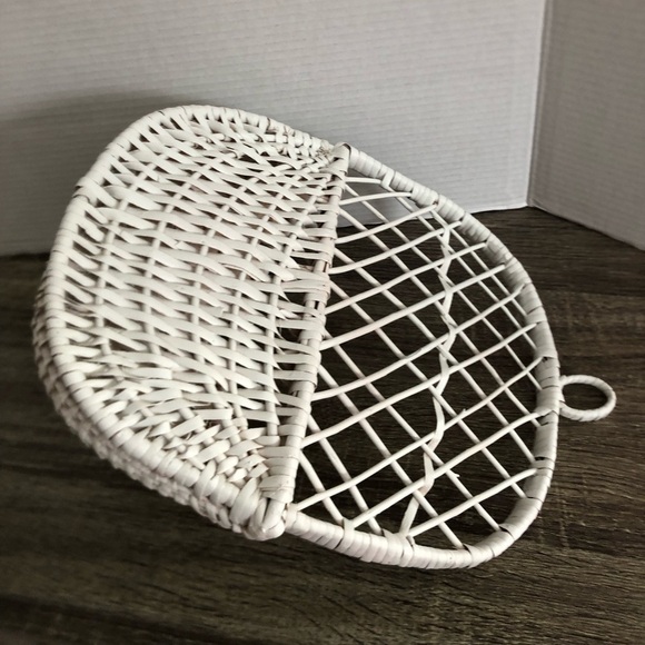 Vtg White Woven Wall Basket - Picture 3 of 11